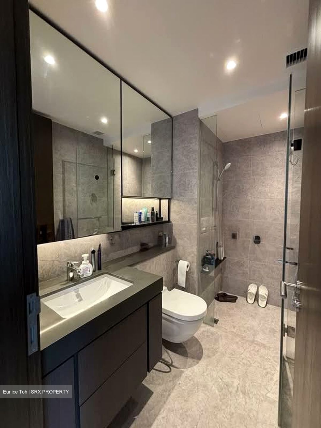 Avenue South Residence (D3), Apartment #594486271